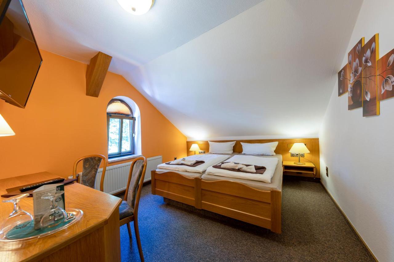 Hotel Zur Post Schoenheide Bagian luar foto