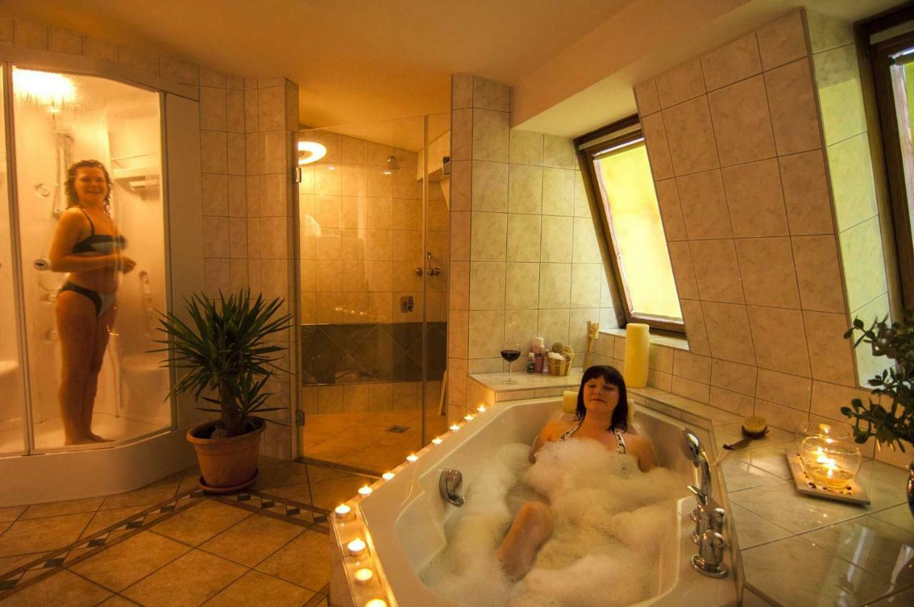 Hotel Zur Post Schoenheide Bagian luar foto
